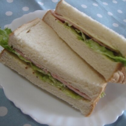 粒マスタードにマヨプラスで作りました♪
私の昼食です☆
ピリッとして大人のサンドイッチ！
おいしかったです。
ご馳走様でした☆